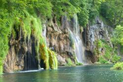 Fototapeten - Tropischer Wasserfall