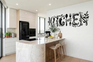 Kitchen – Typografisk Vægdekoration til Køkken